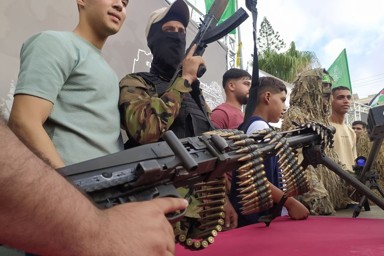 القسام مهمترین تسلیحات خود را در غزه برای فلسطینیها به نمایش گذاشت