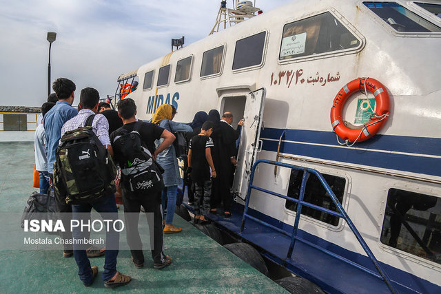 تزئینی امدادرسانی به سه شناور حادثهدیده در استان بوشهر
