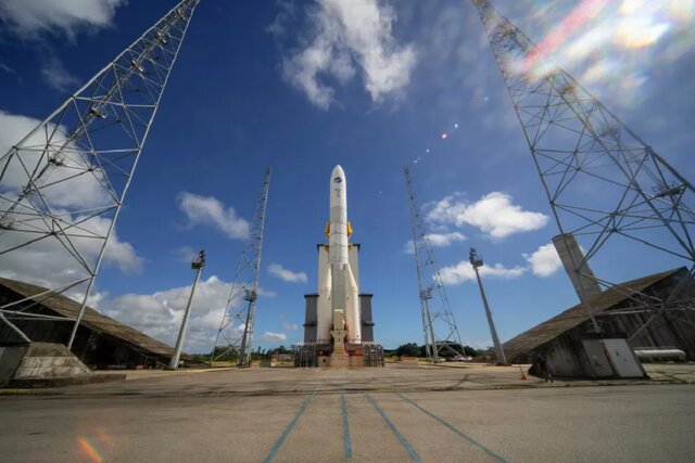 عکس‌های جدید موشک «آریان ۶» بر روی سکوی پرتاب