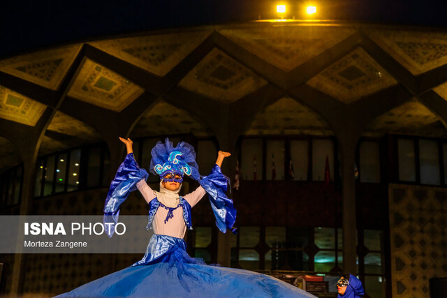 آخرین صحنه جشن عروسکها در تئاتر شهر آخرین صحنه جشن عروسکها در تئاتر شهر