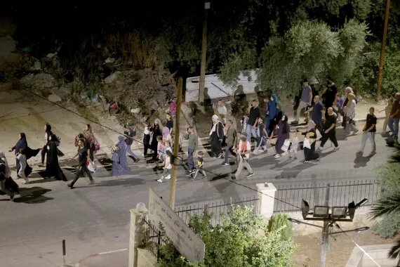 فلسطینیها در حال ترک منازلشان تجاوز به شهر و اردوگاه جنین وارد دومین روز شد