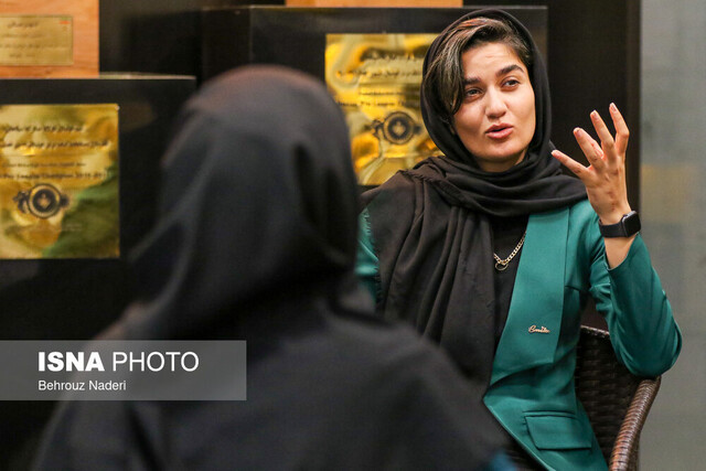 زنان با قلبشان فوتبال بازی میکنند/ کاری نکنند که بگوییم "که چه؟"