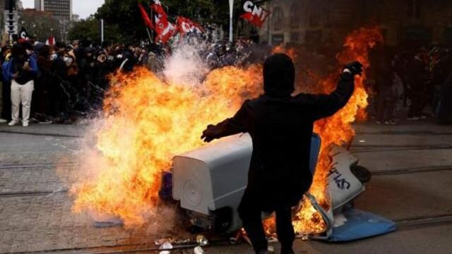 عکس: آرشیو چرا فرانسه به آشوب کشیده شد؟