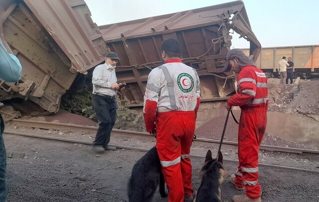 بررسی علت حادثه خروج قطار باری تهران – میانه در زنجان