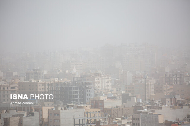 عکس آرشیوی است. نفوذ گرد و غبار از کشورهای همسایه به ۶ استان