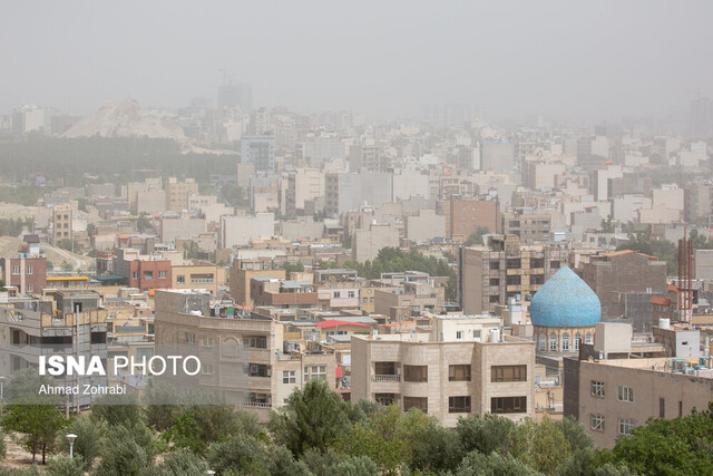 عکس آرشیوی است. تداوم وزش باد شدید همراه با گرد و خاک در خراسان رضوی/ثبت بیشترین گرد و خاک از رشتخوار و خواف