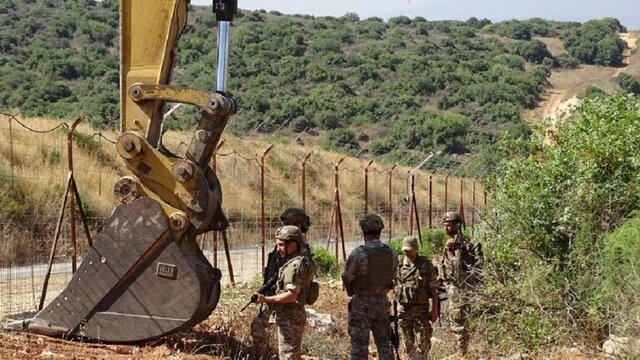 ارتش لبنان مانع از عبور یک بلدوزر اسرائیلی از خط آبی شد