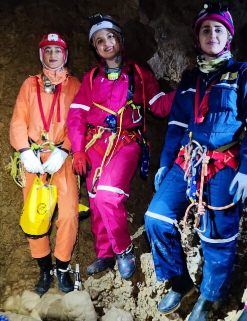 پیمایش غار "اَنگِره مینو" فارس توسط غارنوردان خوزستانی