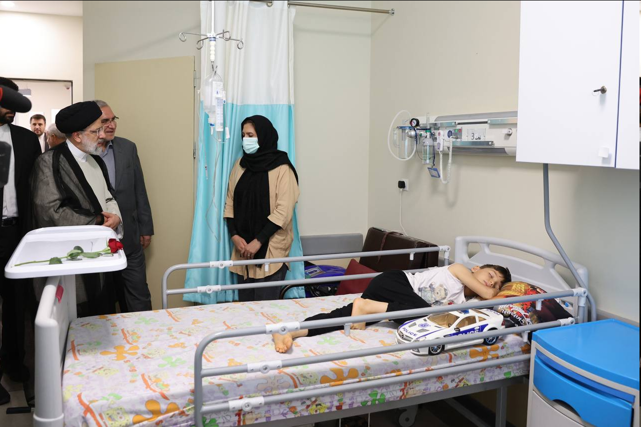 بازدید رئیسجمهور از بخشهای مختلف کلان بیمارستان غدیر