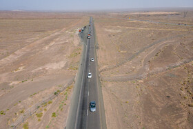 حدود ۵۰ کیلومتر از این محور ترانزیتی محل عبور اصلی یوزپلنگ آسیایی است که تنها ۶ کیلومتر آن با فنس‌کشی ایمن شده است.