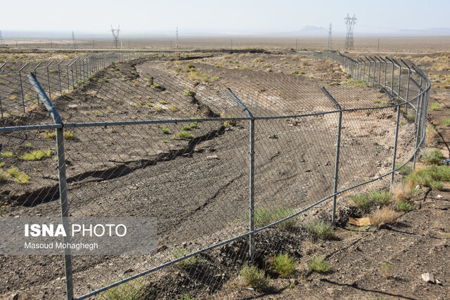 عکس تزئینی است. فنسکشی بخشهایی از جاده تهران - مشهد برای حفاظت از یوزپلنگ