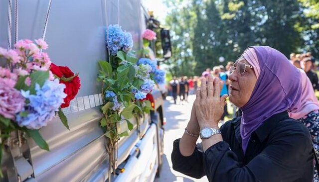 ادای احترام به قربانیان سربرنیتسا گردهمآیی خانوادههای قربانیان سربرنیتسا در سارایوو