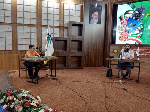 گزارشگرهای نوجوان در مقابل قدیمیها قرار گرفتند + فیلم و عکس