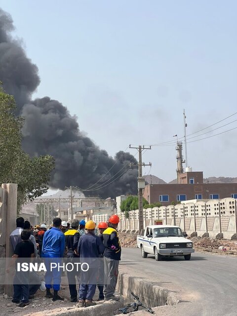 حضور دادستان مرکز استان هرمزگان در محل حادثه آتش‌سوزی پالایشگاه نفت آفتاب بندرعباس