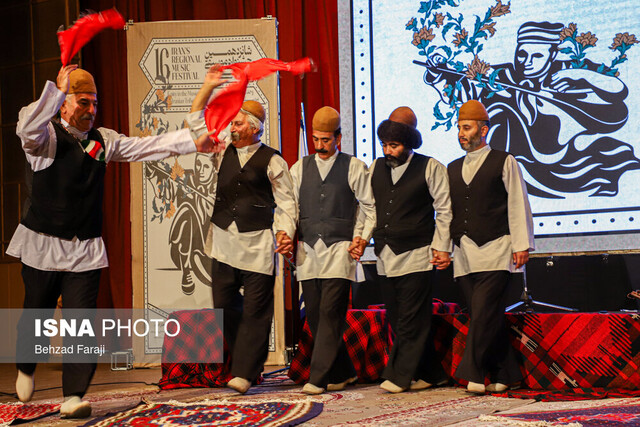 عکس آرشیوی است ساز و آواز اقوام ایران از امشب در پایتخت کوک میشود