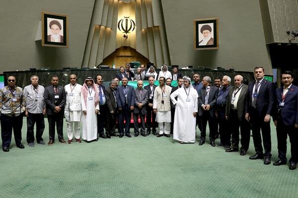 بازدید نمایندگان پارلمانی ۲۲ عضو APA از ساختمان مشروطه، موزه و صحن مجلس بازدید نمایندگان پارلمانی ۲۲ عضو APA از ساختمان مشروطه، موزه و صحن مجلس