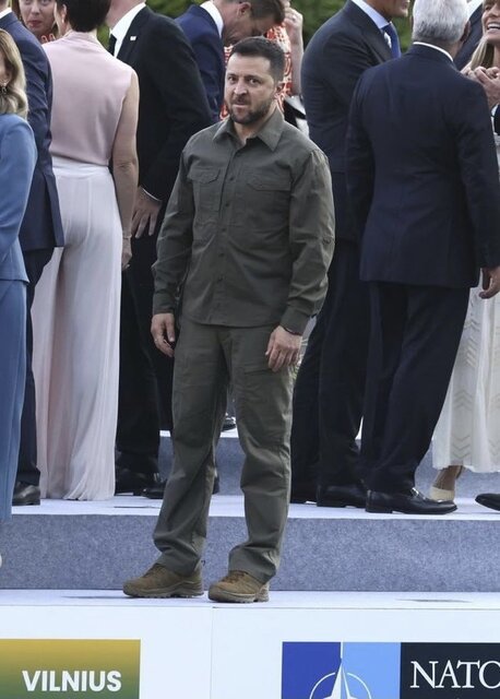 زلنسکی تنها و کلافه در نشست ناتو
