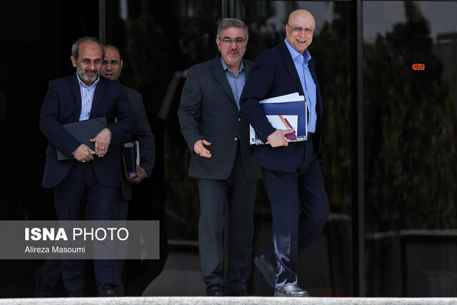 منظور: بیشبرآورد درآمدهای نفتی به ناترازی بودجه منجر شده است منظور: بیشبرآورد درآمدهای نفتی به ناترازی بودجه منجر شده است