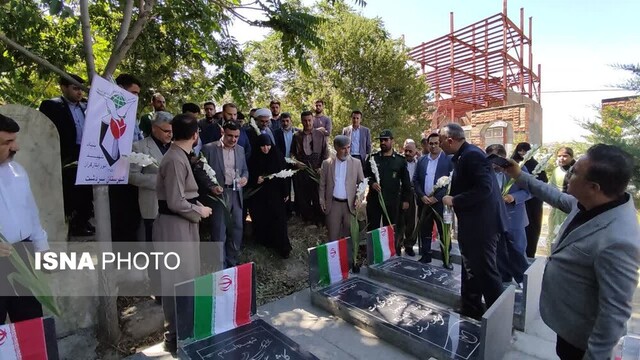 ادای احترام کاردار ژاپن به مقام شامخ شهدای سردشت