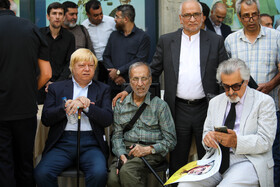 هادی خانیکی، سیدمحمد بهشتی، حسین مرعشی و علی اصغر سیدآبادی در  مراسم تشییع  پیکر احمدرضا احمدی از مقابل کانون پرورش فکری کودکان و نوجوانان - تهران
