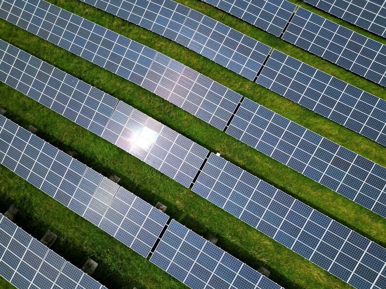 یک سوم برق جهان با نیروی بادی و خورشیدی تولید می‌شود
