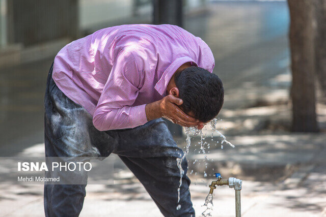 عکس آرشیوی است. اقدامات اورژانسی در برابر گرمازدگی