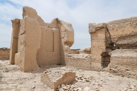 به دلیل بی‌توجهی به فضاهای تاریخی مسجد، اکنون کودکان روستا فضای داخلی این بنای تاریخی را به مکانی برای بازی‌های خود تبدیل کرده‌اند و از سوی دیگر پاتوق افراد معتاد و اوباش شده است، حتی برخی افراد سودجو و قاچاقچیان، گاهی اوقات به دنبال گنج بخش‌هایی از بنا را حفاری کرده‌اند، اقدامی که باعث تخریب و صاف کردن این فضای تاریخی شده است.