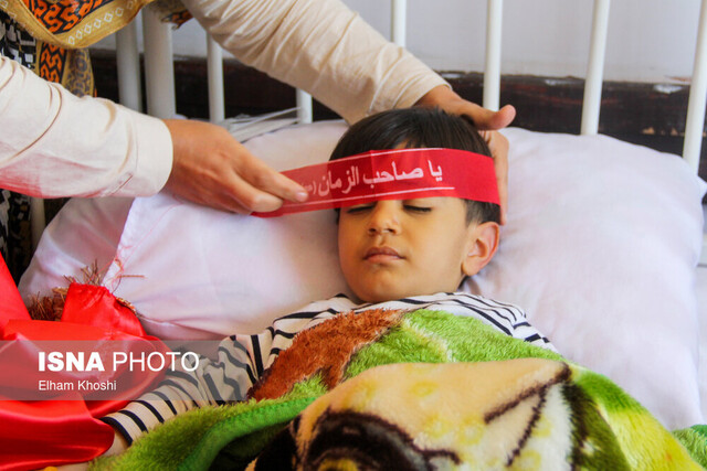 عیادت اعضای مجمع جهانی شیرخوارگان حسینی زنجان از کودکان بیمار عیادت اعضای مجمع جهانی شیرخوارگان حسینی زنجان از کودکان بیمار