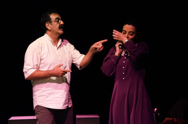 نمایش «سایه روشن» یکتا ناصر، سید جواد یحیوی، مه لقا باقری، جلیل فرجاد و کامران تفتی روی صحنهاند