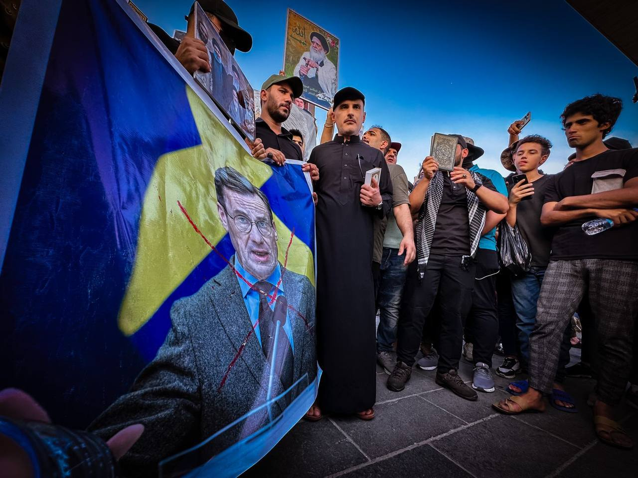 تجمع عراقیها در میدان التحریر در اعتراض به جسارت به قرآن کریم + فیلم