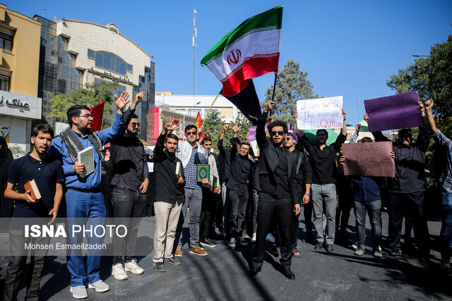 راهپیمایی مردم در محکومیت هتک حرمت قرآن کریم در شهرستانهای خراسان رضوی برگزار شد