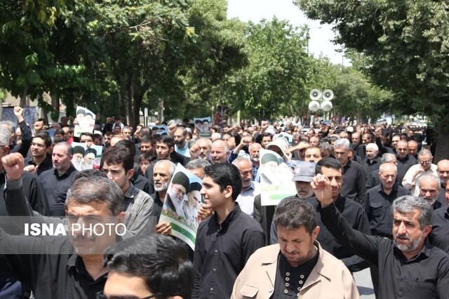 راهپیمایی نمازگزاران شهرکردی در اعتراض به هتک حرمت قرآن