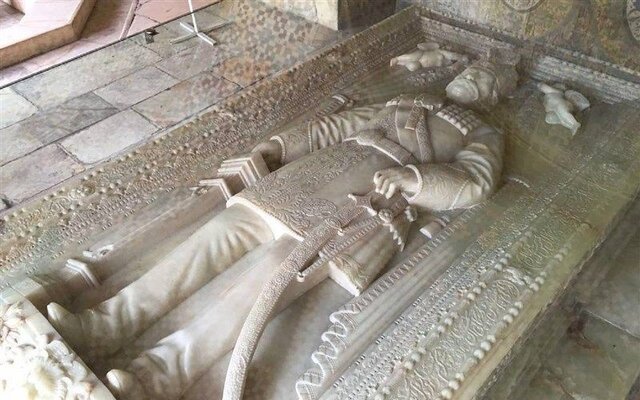 راز حرکت دستان ناصرالدینشاه پس از مرگ راز حرکت دستان ناصرالدینشاه پس از مرگ