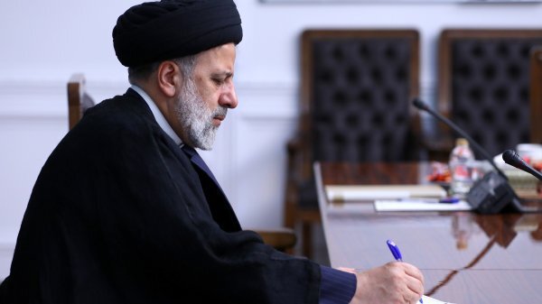 رئیسی یک قانون مصوب مجلس را برای اجرا ابلاغ کرد رئیسی یک قانون مصوب مجلس را برای اجرا ابلاغ کرد