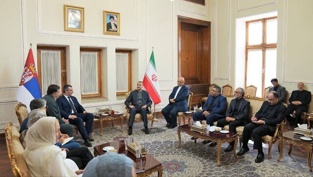 امیر عبدالرحیان، نخست‌وزیر بر اهمیت تداوم تبادلات هیئت‌های بلندپایه بین ایران و صربستان تاکید کرد.
