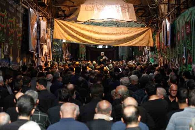 پخش زنده آیین قدیمی «چهارپایهخوانی» بازار تهران