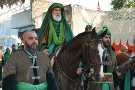 کاروان نمادین کربلا در خمینی‌شهر اصفهان