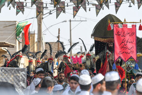 کاروان نمادین کربلا در خمینی‌شهر اصفهان