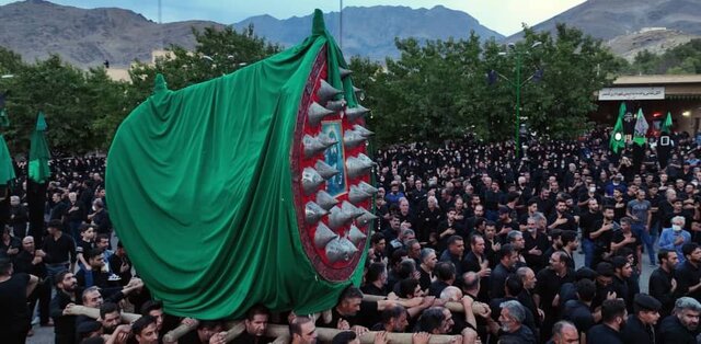 اینجا از نخلها گلاب میگیرند!