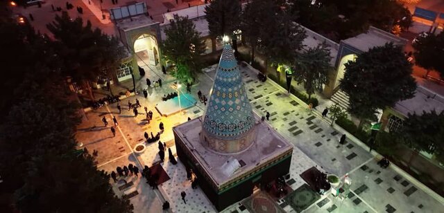 اینجا از نخلها گلاب میگیرند!