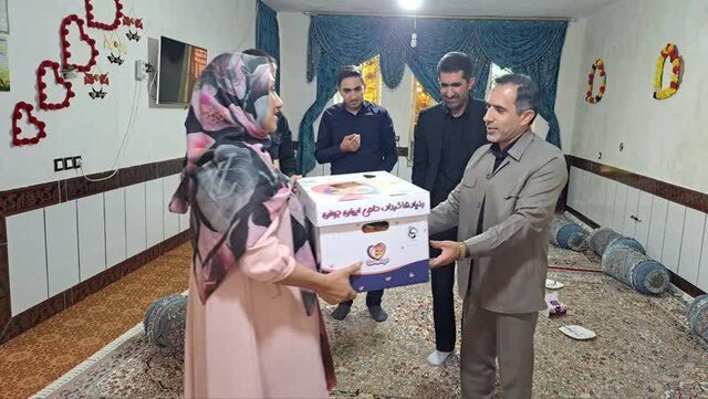 یک قواره زمین به دو خانواده دادند/ اهدای هدیه لبخند مهربانی به خانواده ۳ قلوی بویراحمدی