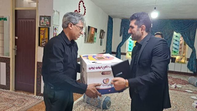 یک قواره زمین به دو خانواده دادند/ اهدای هدیه لبخند مهربانی به خانواده ۳ قلوی بویراحمدی