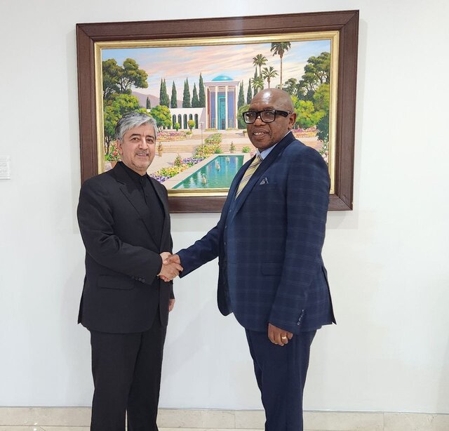 دیدار سفیر ایران با وزیر کار و حمل و نقل لسوتو رایزنی در مورد حضور شرکتهای ایرانی در پروژه های زیرساختی "لسوتو "