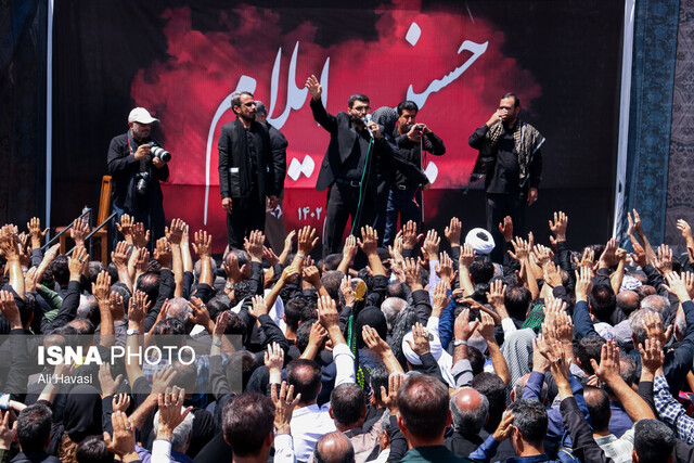 عکس از آرشیو حضور در مراسم عزاداری باید موجب آگاهی شود