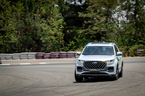 عملکرد تیگو 8 پرو e پلاس از منظر صاحبنظران خودرو