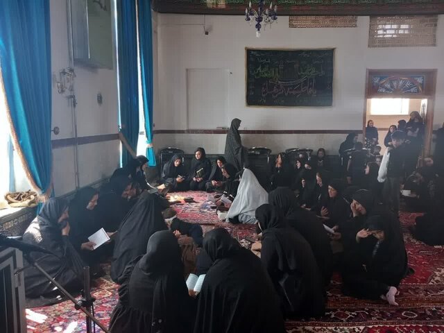 بیش از ۱۰۰ محفل انس با قرآن کریم در شب عاشورا برپا شد