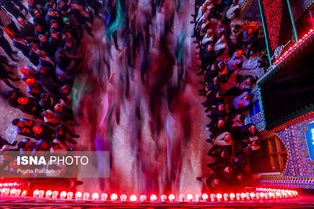 عکس تزیینی است/ سوگواری «طایفه طویریج» در ظهر عاشورا - کربلا پوسترهای عاشورایی روی دیوار رفت