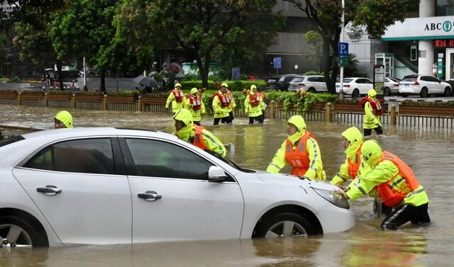 عکس: سی ان ان «هشدار قرمز» توفان برای مناطق شمالی چین؛ هزاران نفر از پکن تخلیه شدند