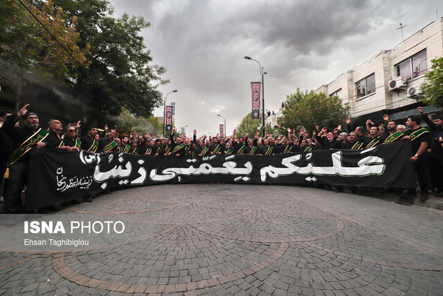 زنجانی‌ها امروز زینب‌گویان بر سر و سینه می‌زنند