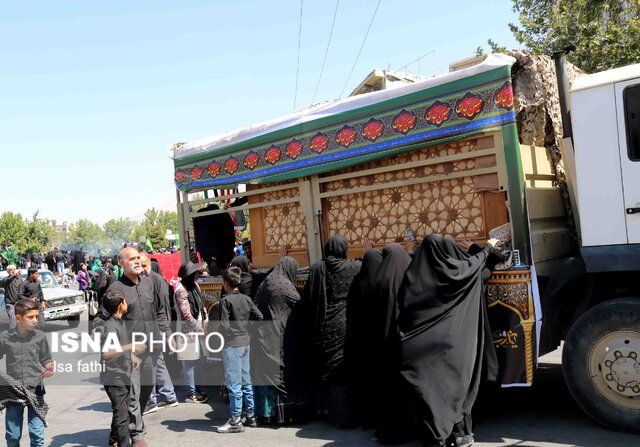 رونمایی از درب باب المهدی در یاسوج